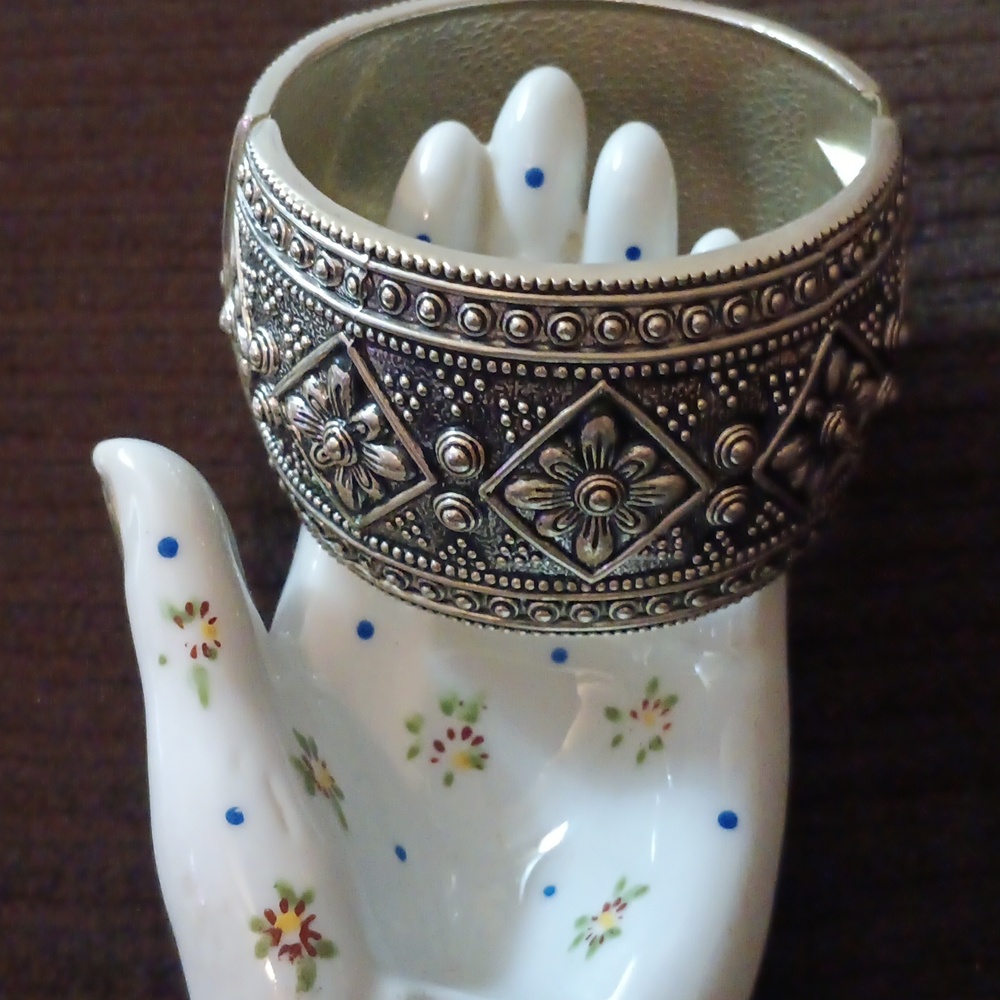 !!Wide Silver Bangle Bracelet